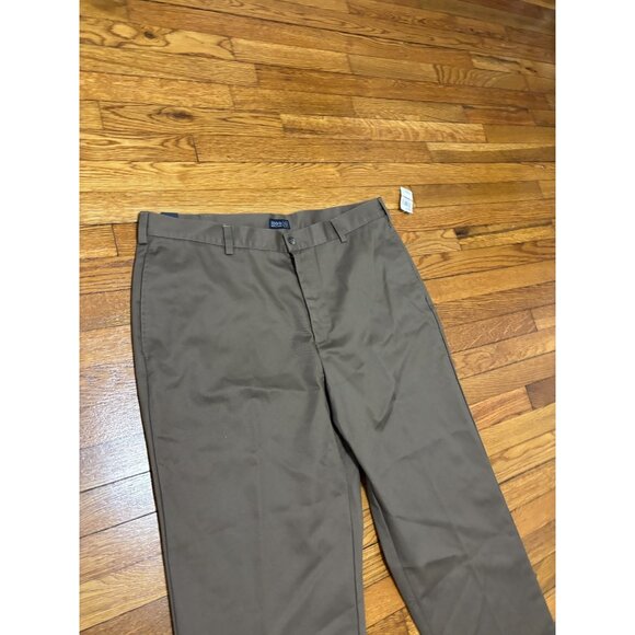 IZOD Mens American Chino Pants Size 42x30 Brown Twill Flat Front Khakis NWT $60 - Picture 2 of 9